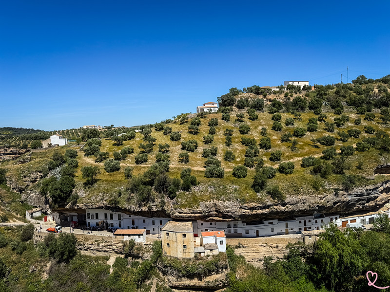 Descubra el misterioso pueblo de Setenil de las Bodegas cerca de Ronda en España